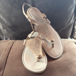 Sperry Women's comfy leather Tan Sandals with non marking soles. Size 6